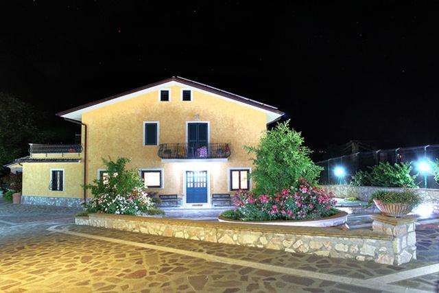 I Due Melograni Agriresort Tarano Exterior photo